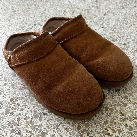 UGG official women’s classic slipper - Picture 2 of 8